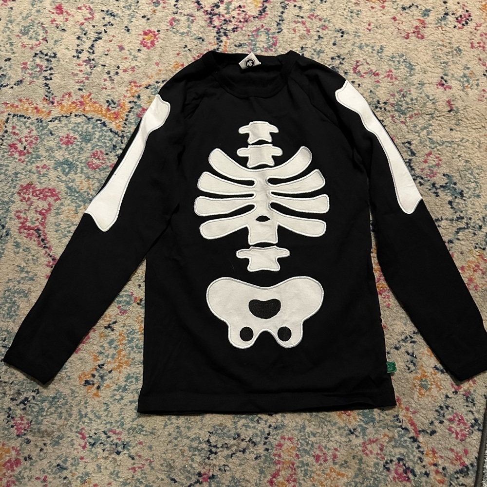 Kids embroidered long sleeve skeleton Halloween tshirt size 8 excellent cond